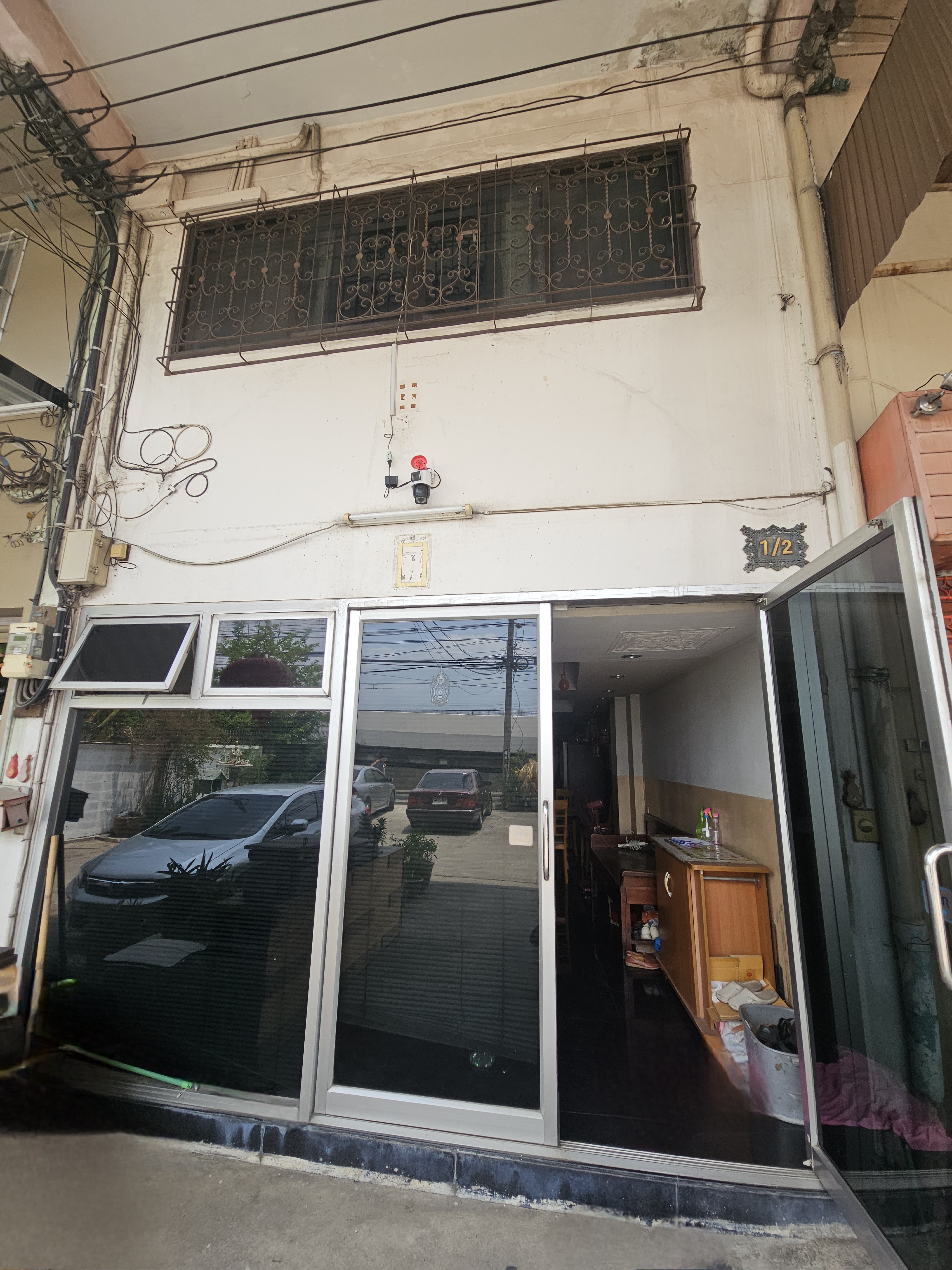 ขายด่วน ตึกแถว 3.5 ชั้น ติดถนนรัชดาภิเษก-ตลาดพลู ทำเลทองฝั่งธนฯ ตรงข้ามตลาดเฟิร์สวัน เดินชิลล์ไป BTS ตลาดพลู แค่ 500 เมตร!